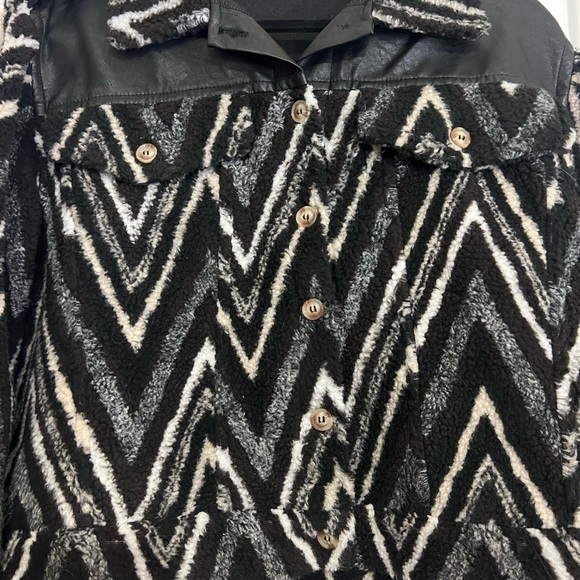 POL Jacket - Picture 2 of 5